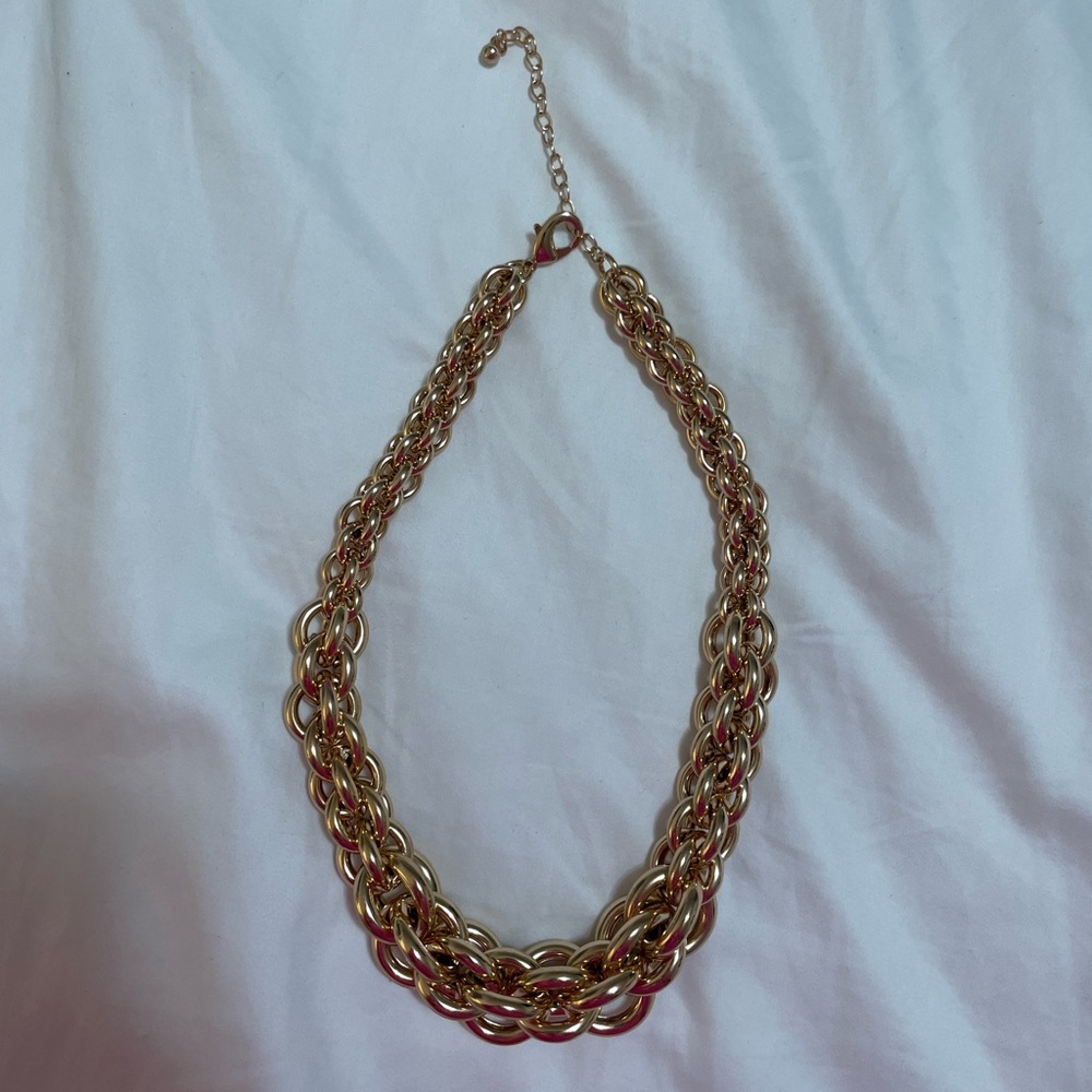 Gold chain necklace
